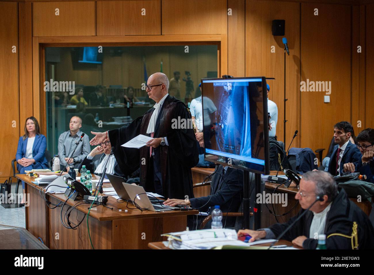 Omicidio Mario Cerciello Raga udienza in Corte D'appello al Tribunale di Roma- Roma, Italia - nella foto l'avvocato della difesa di Gabriele Natale Hjorth - Mercoledì 26 giugno 2024 (foto Valentina Stefanelli / LaPresse) omicidio Mario Cerciello Raga udienza alla Corte d'appello presso il Tribunale di Roma - Roma, Italia - nella foto l'avvocato difensore di Gabriele Natale Hjorth - mercoledì 26 giugno 2024 (foto Valentina Stefanelli / LaPresse) Foto Stock