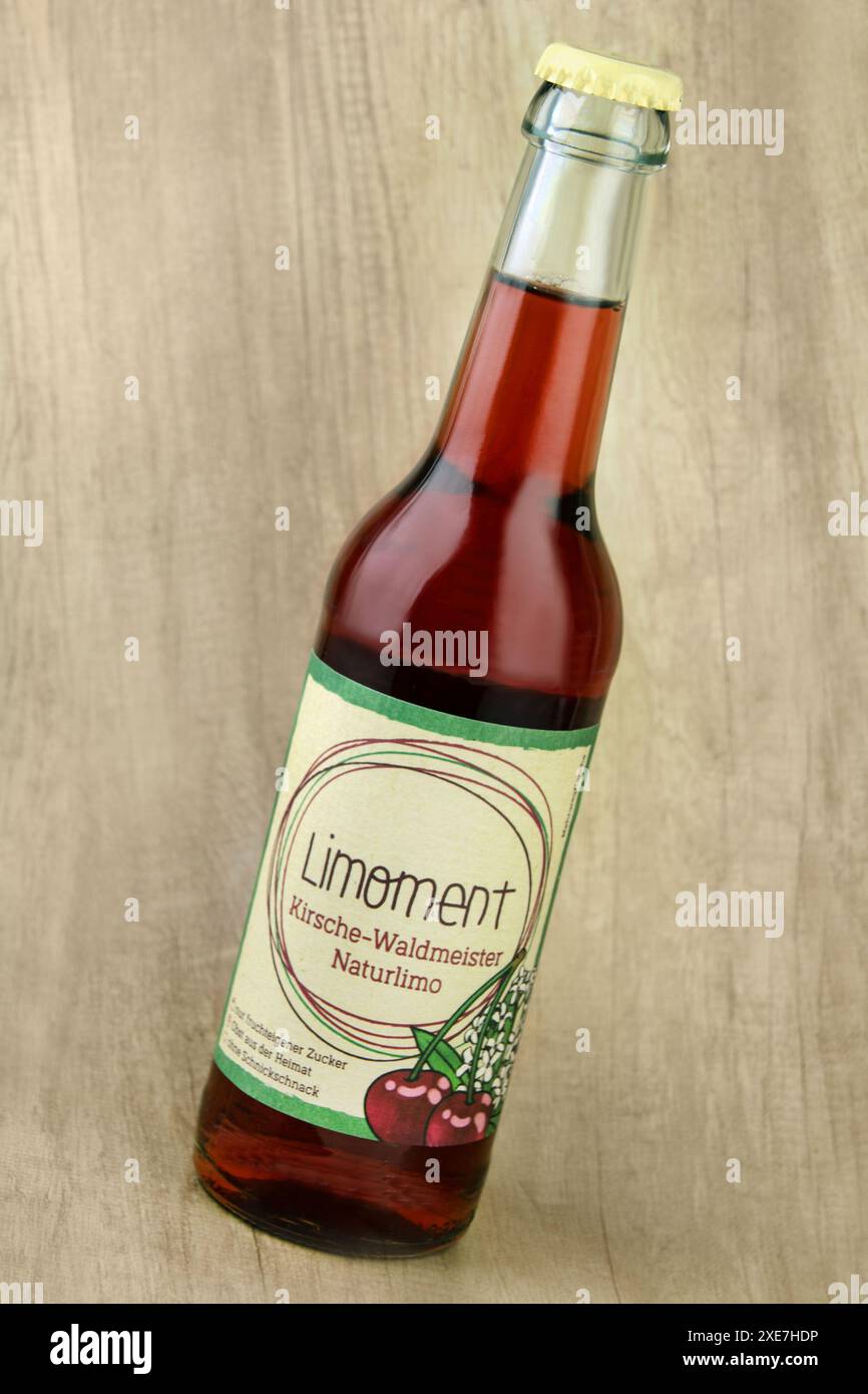 1 Flasche Limonade Limoment Kirsche Waldmeister Naturlimo Foto Stock