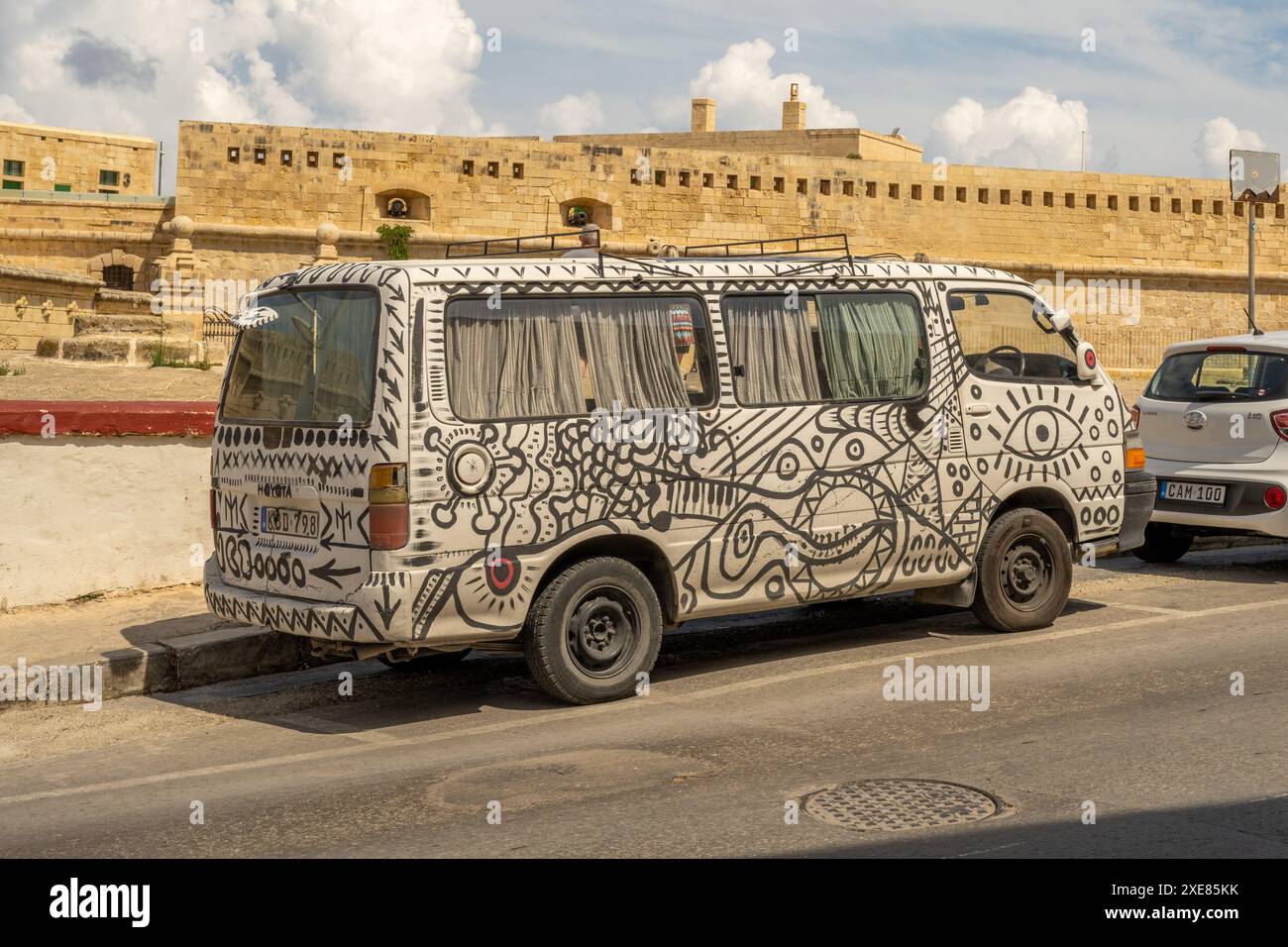 la valletta Malta 15 settembre 2023 camper hippy dipinto a mano Foto Stock