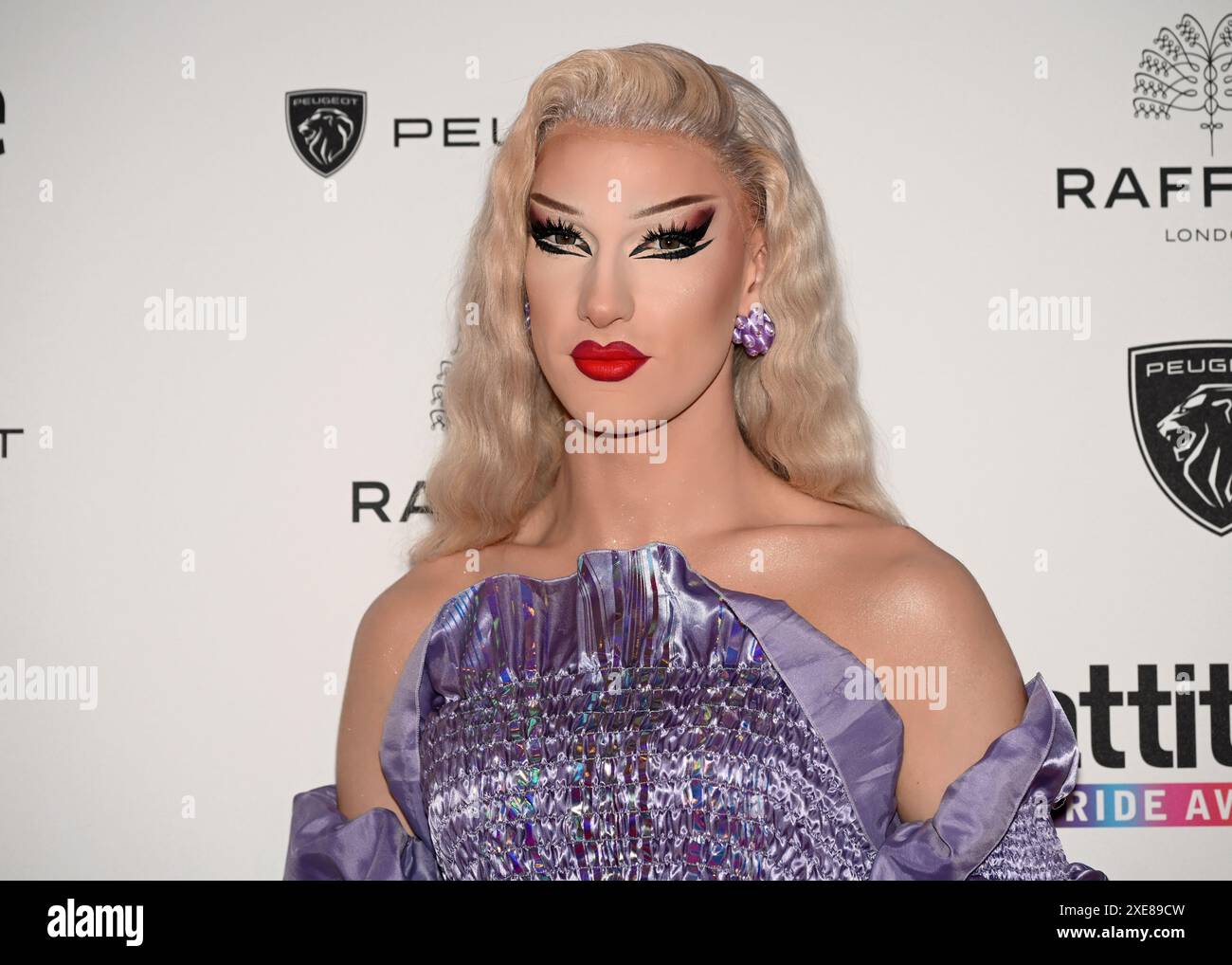 LONDRA, REGNO UNITO. 26 giugno 2024. La grande Dame partecipa agli Attitude Pride Awards 2024 al Raffles London, The OWO, Londra, Regno Unito. Credito: Vedi li/Picture Capital/Alamy Live News Foto Stock