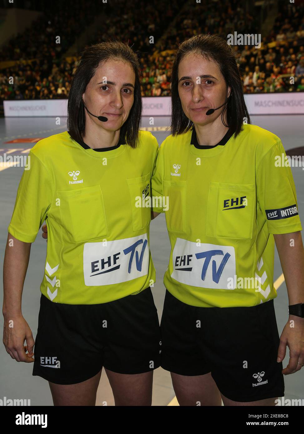 Arbitri di pallamano EHF Charlotte e Julie Bonaventura EHF CL stagione 2023-24 il 02/15/2024 Foto Stock