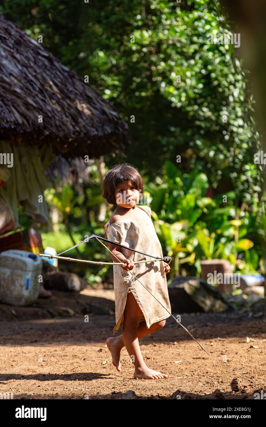 Ragazzo indigeno Koguis nella Sierra Nevada de Santa Marta, Magdalena, Colombia Foto Stock