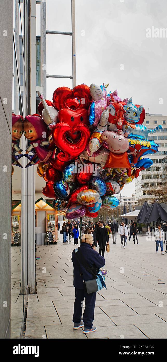 Zeil, via dello shopping a Francoforte sul meno Foto Stock