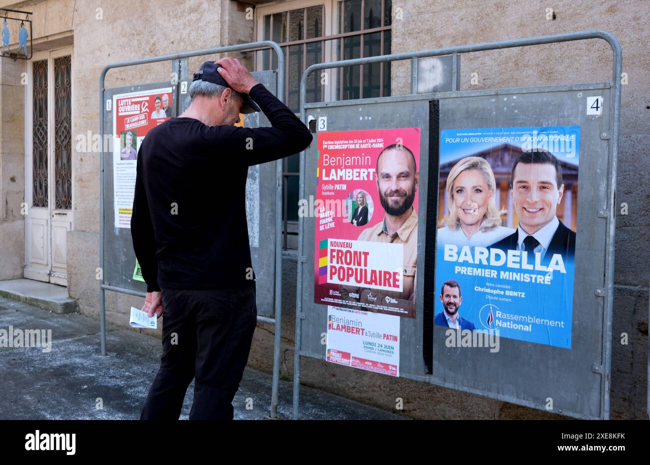 Langres, Francia. 26 giugno 2024. Elezioni generali in Francia. Gli elettori si preparano per questo fine settimana al primo turno di votazioni alle elezioni generali francesi convocate dal presidente Emmanuel Macron. Foto Stock