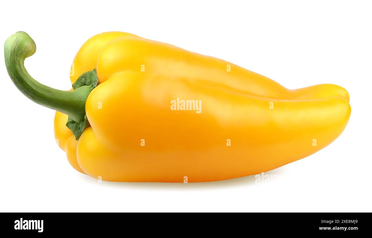 Peperone giallo isolato su sfondo bianco. Tracciato di ritaglio incluso. Foto Stock