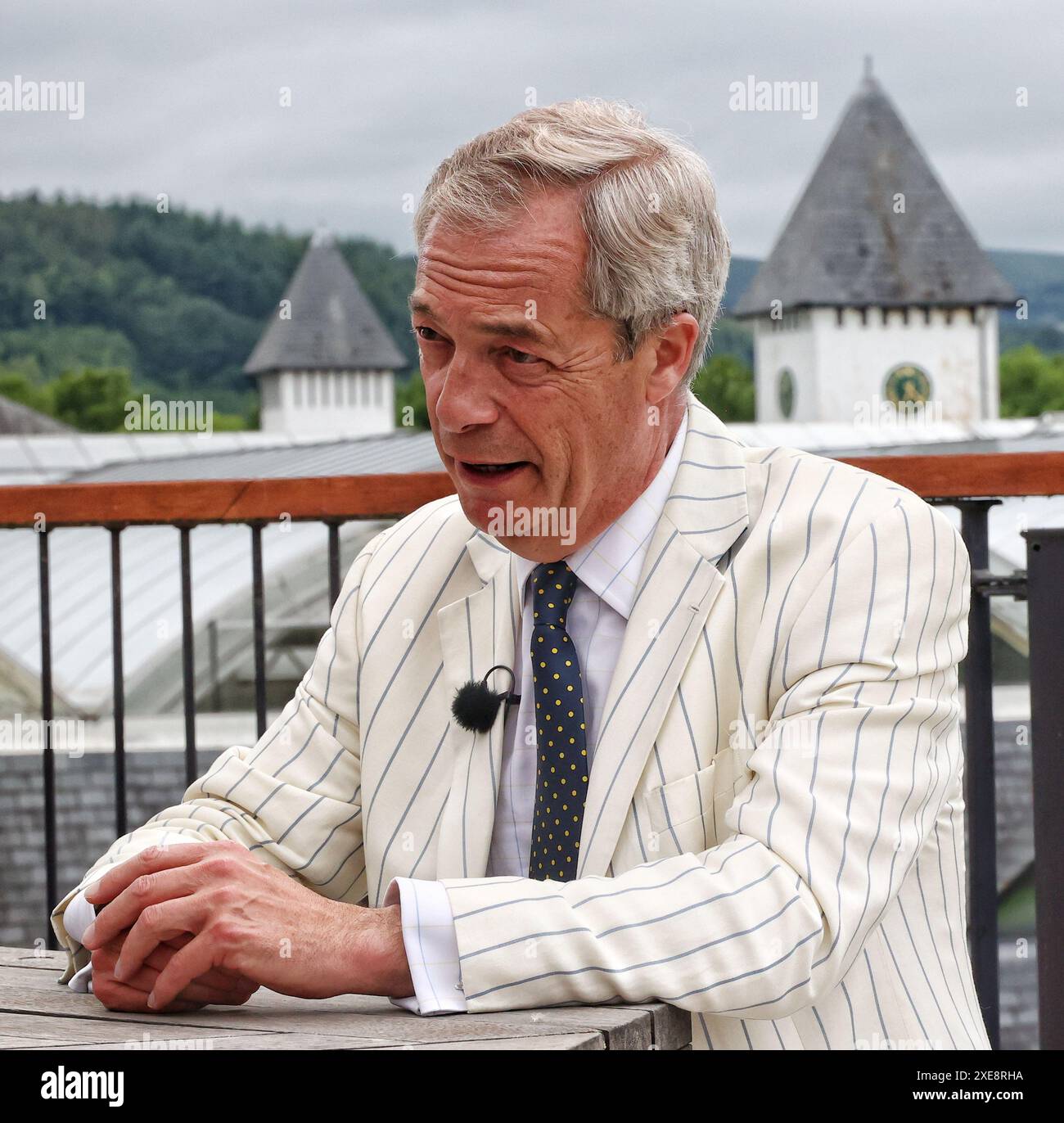 Trago Mills, Newton Abbot, Devon, Regno Unito. 24 giugno 2024. Elezioni generali 2024: Evento per la campagna Reform UK con Nigel Farage a Trago Mills, Newton Abbot, Devon. Crediti: Nidpor/Alamy Live News Foto Stock