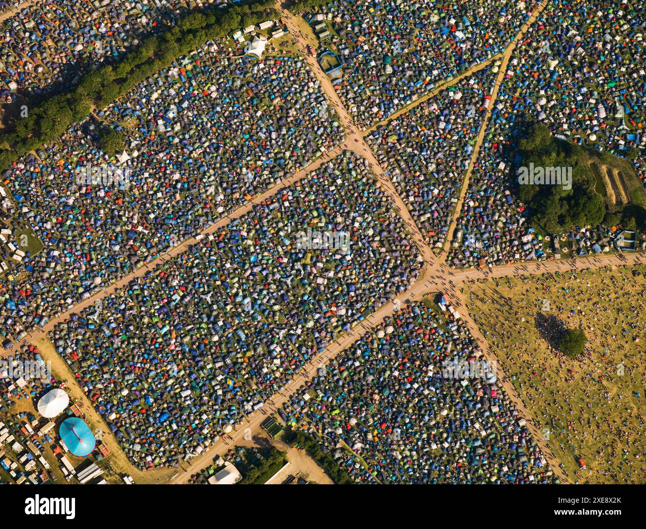 Aerial Image Glastonbury Festival, che mostra mosaico colorato di tende, sabato 26 giugno 2010, Pilton, vicino a Glastonbury, Inghilterra, Regno Unito Foto Stock