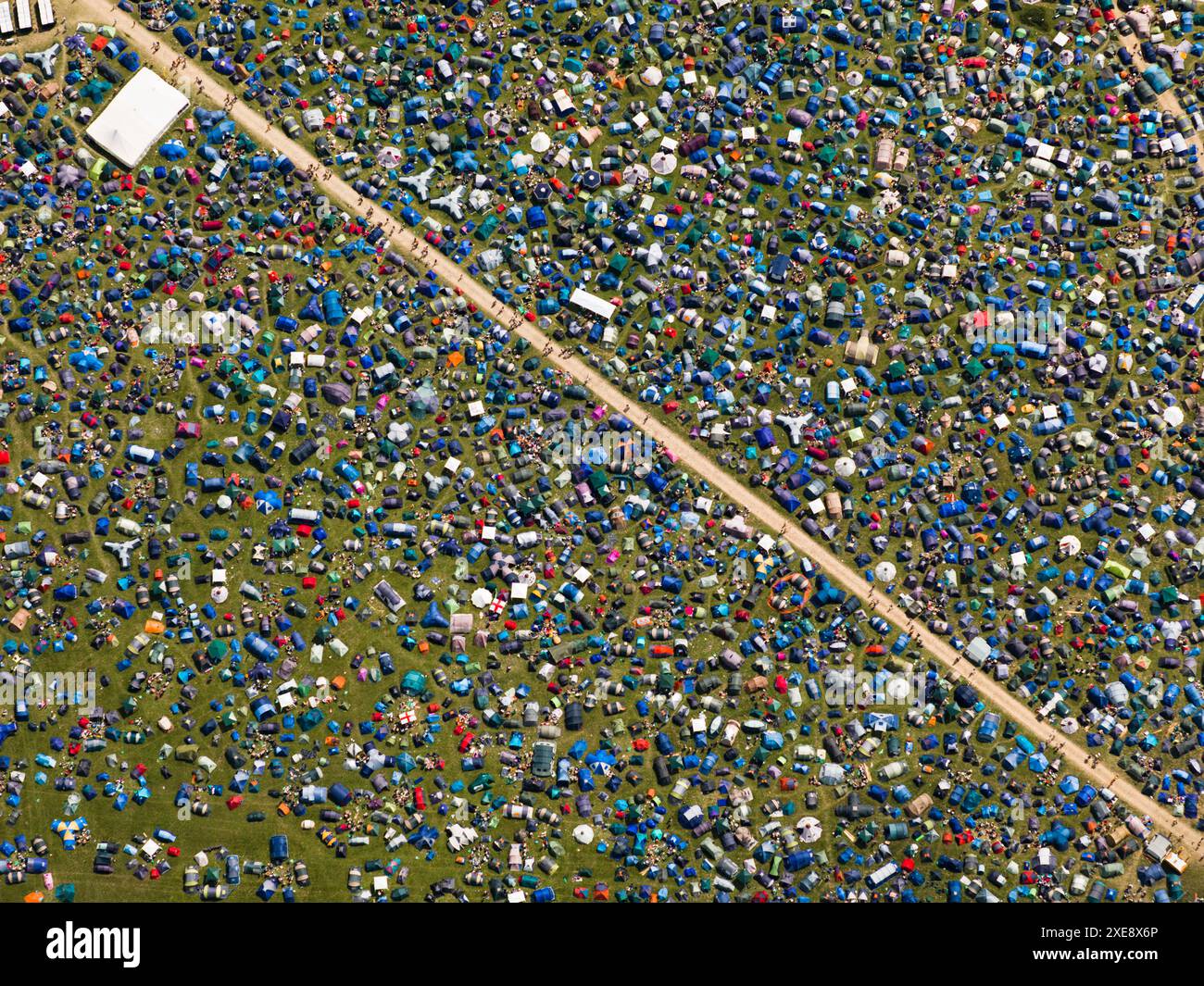 Aerial Image Glastonbury Festival, che mostra mosaico colorato di tende, giovedì 24 giugno 2010, Pilton, vicino a Glastonbury, Inghilterra, Regno Unito Foto Stock