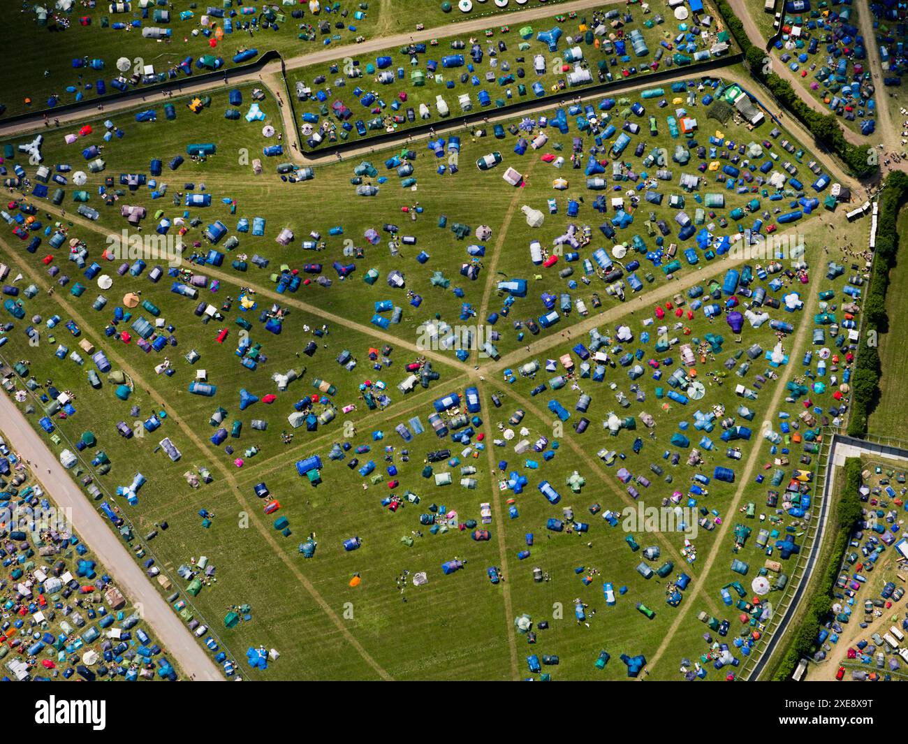 Aerial Image Glastonbury Festival, che mostra mosaico colorato di tende, giovedì 24 giugno 2010, Pilton, vicino a Glastonbury, Inghilterra, Regno Unito Foto Stock