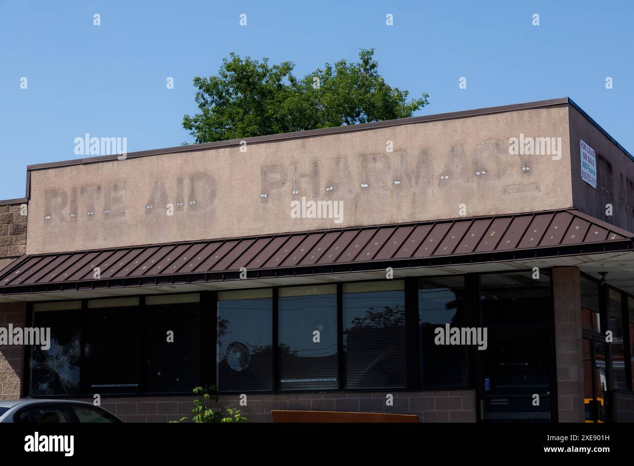 Glens Falls, New York: Una defunta farmacia Rite-Aid. La società ha dichiarato fallimento nel 2023. Foto Stock Glens Falls, New York: Una defunta farmacia Rite-Aid. La società ha dichiarato fallimento nel 2023. Foto Stock