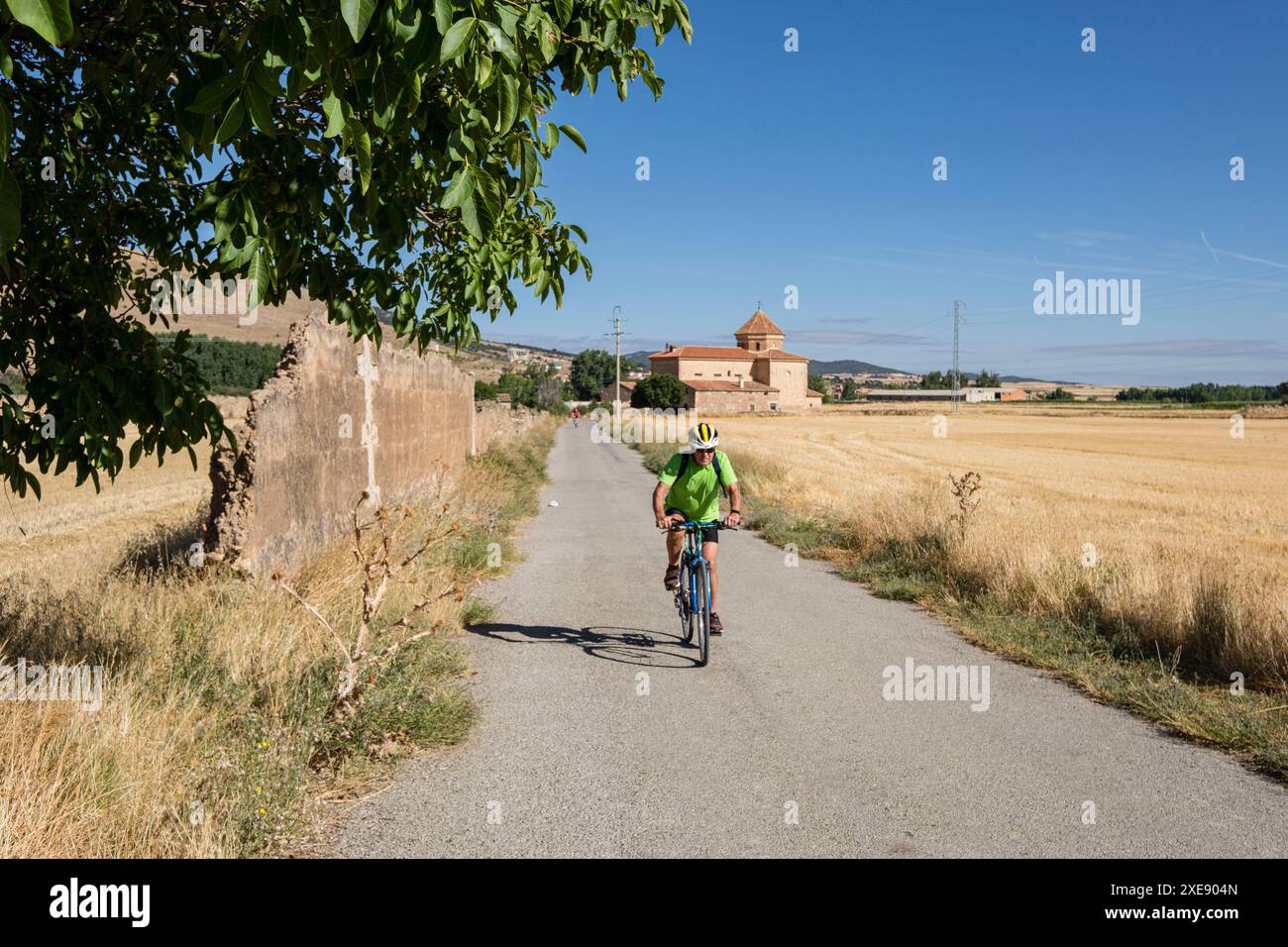Ciclistas en el camino de Fuentes Claras Foto Stock