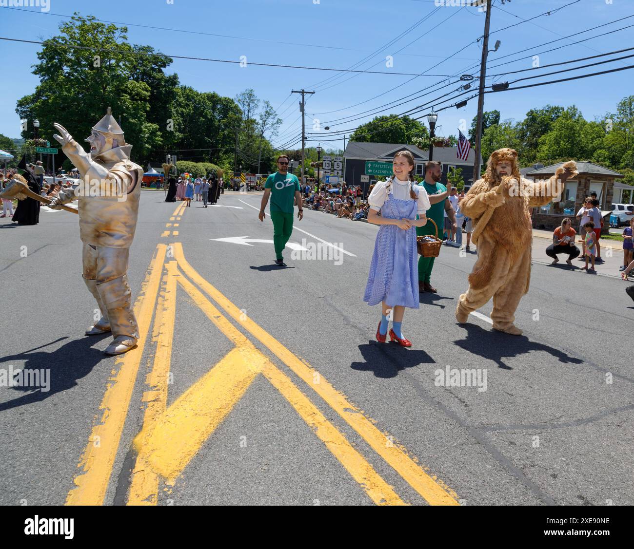 Dorothy, Glenda, Lion e Tin Man all'Ozfest. Festival annuale e parata a Canastota, New York, luogo di nascita di L. Frank Baum, scrisse il mago di Oz. Foto Stock