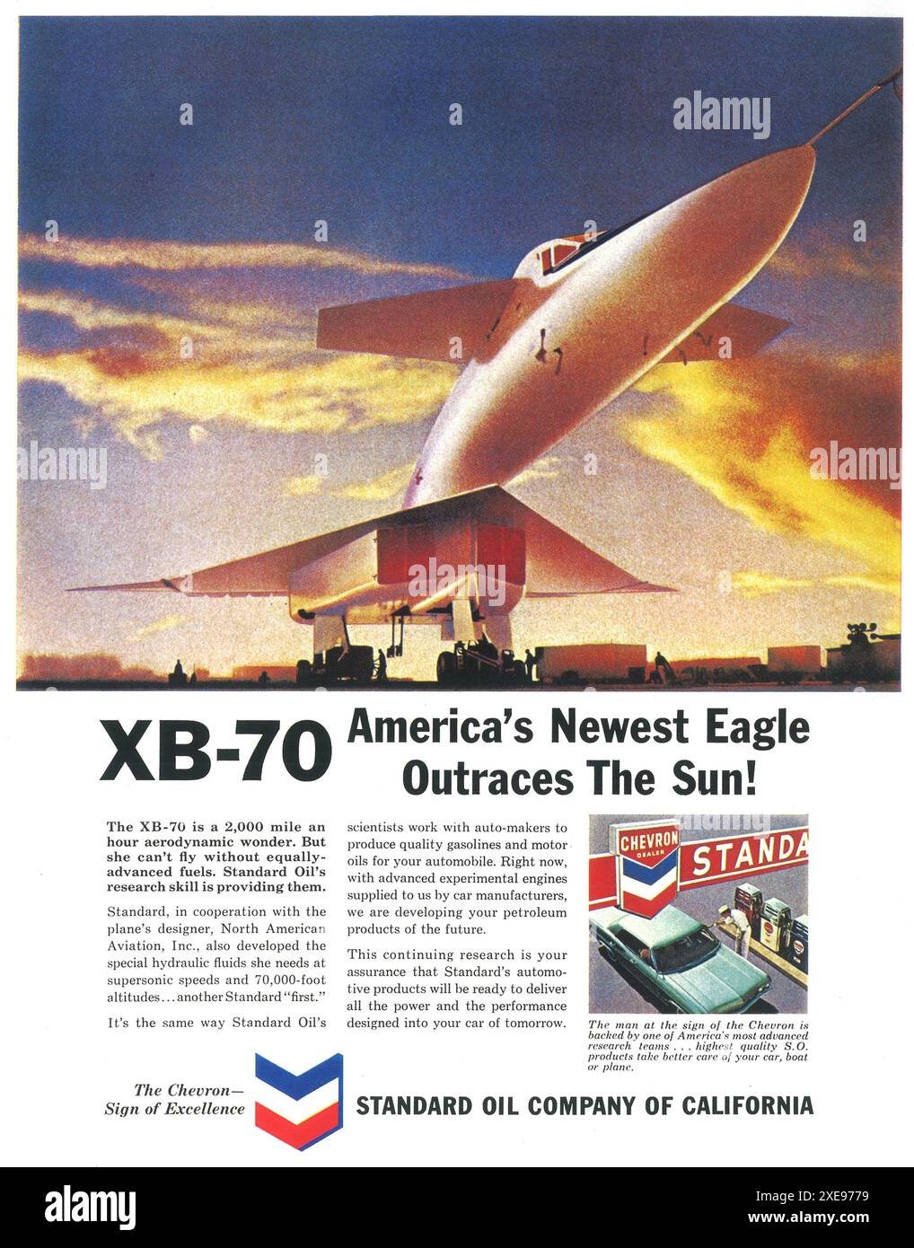 1965 annuncio della Chevron Standard Oil Company - XB-70 Valkyrie Bomber Jet & Chevron ad Foto Stock