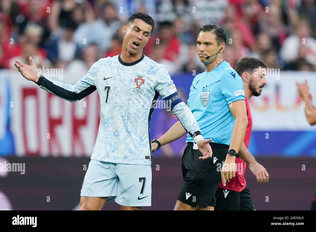 Portugal's Cristiano Ronaldo, left, argues with a referee during a Group F match between Georgia and Portugal at the Euro 2024 soccer tournament in Gelsenkirchen, Germany, Wednesday, June 26, 2024. (AP Photo/Martin Meissner) Foto Stock