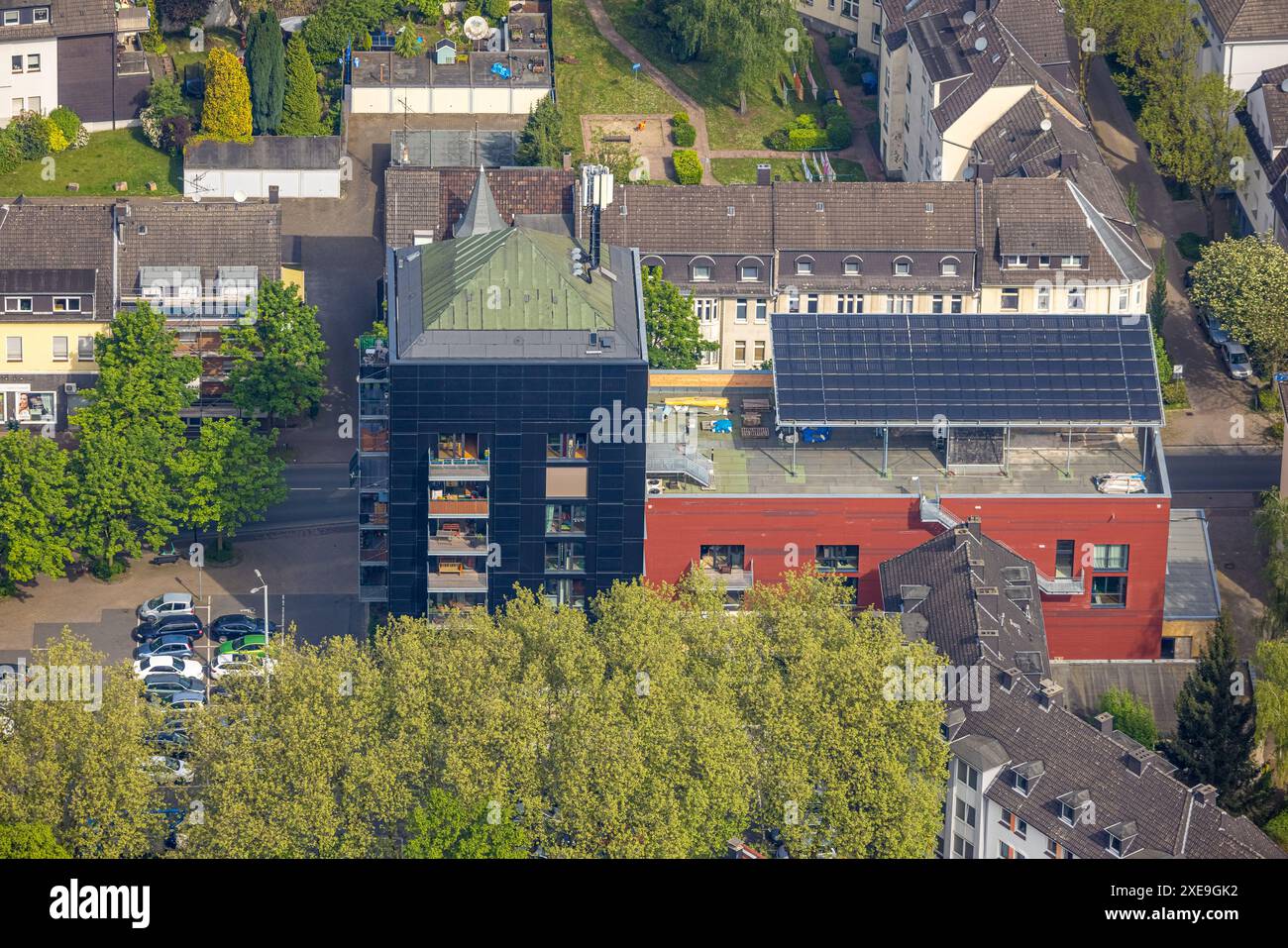 Vista aerea, nuovo complesso residenziale WE-House Herne con tetto solare, bunker Mont-Cenis, progetto di edilizia sostenibile, Sodingen, Herne, zona della Ruhr, nord Foto Stock