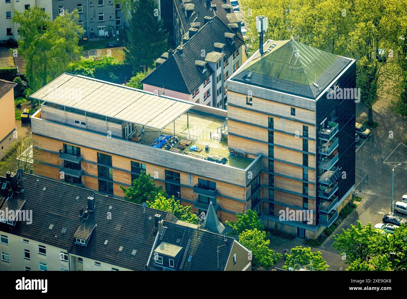 Vista aerea, nuovo complesso residenziale WE-House Herne con tetto solare, bunker Mont-Cenis, progetto di edilizia sostenibile, Sodingen, Herne, zona della Ruhr, nord Foto Stock