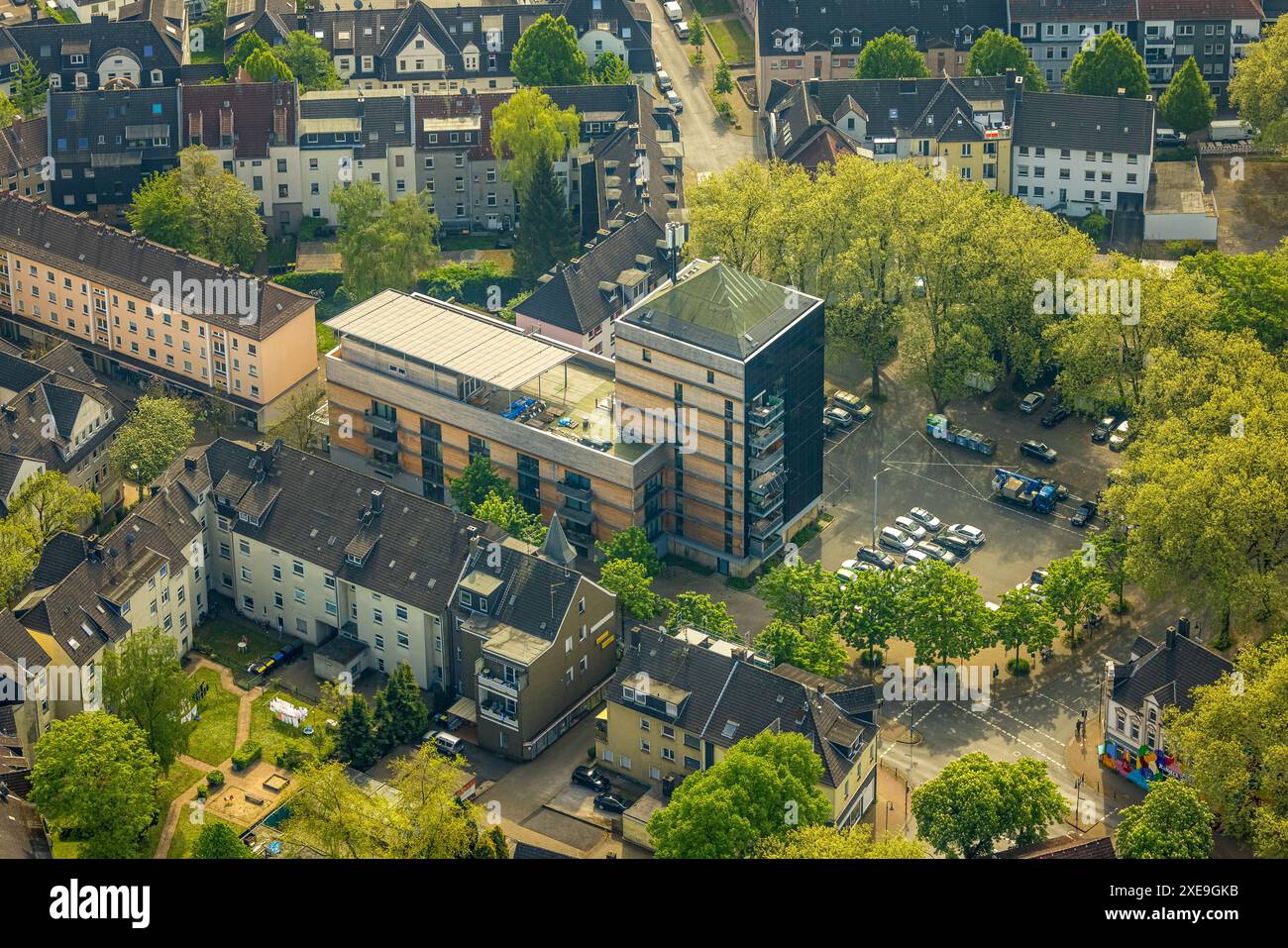 Vista aerea, nuovo complesso residenziale WE-House Herne con tetto solare, bunker Mont-Cenis, progetto di edilizia sostenibile, Sodingen, Herne, zona della Ruhr, nord Foto Stock