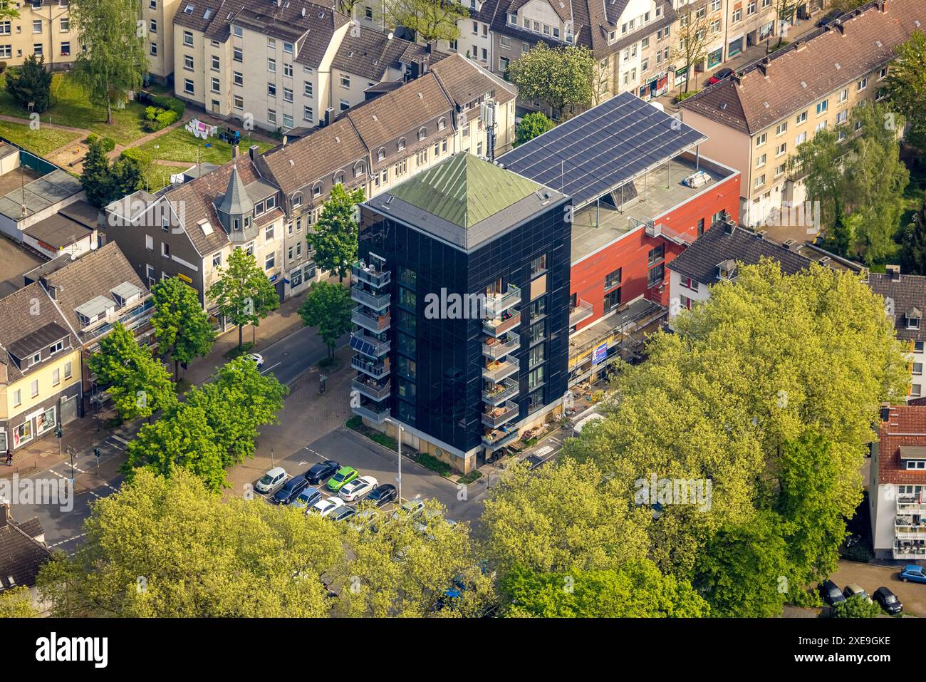 Vista aerea, nuovo complesso residenziale WE-House Herne con tetto solare, bunker Mont-Cenis, progetto di edilizia sostenibile, Sodingen, Herne, zona della Ruhr, nord Foto Stock