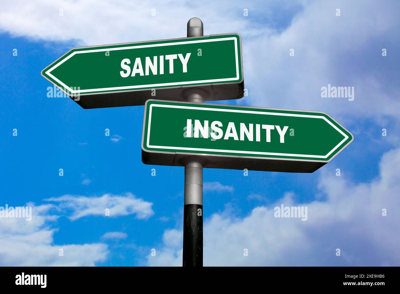 Due indicazioni, una verso sinistra (Sanity) e l'altra verso destra (Insanity). Sanità mentale Foto Stock