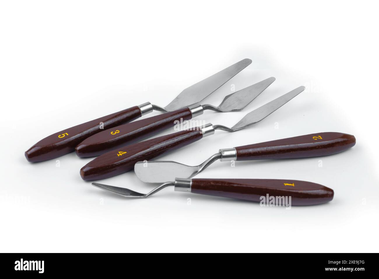 Coltello per tavolozza, un set di coltelli per tavolozze, una spatola per disegnare, spatola su sfondo bianco, ufficio, materiali artistici, arte Foto Stock