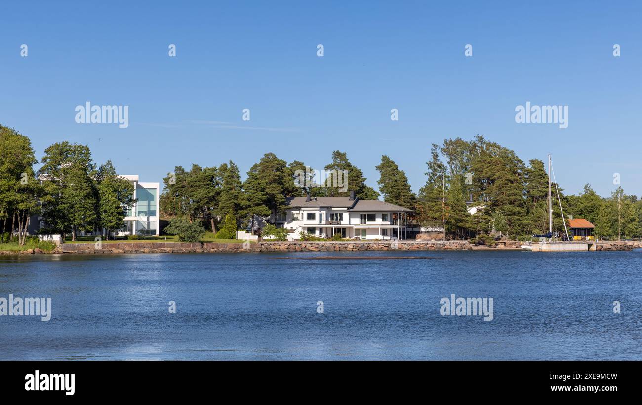 Moderni edifici di lusso su di una proprieta' fronte mare a Espoo, Finlandia Foto Stock