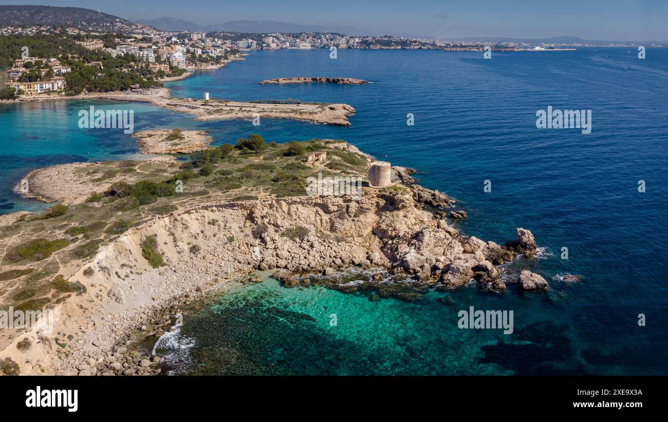 Vecchia torre di difesa dell'isolotto di Illetes Foto Stock