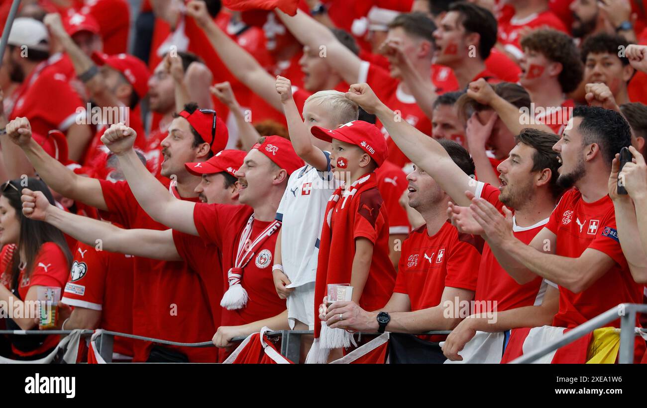 Francoforte sul meno, Ger. 23 giugno 2024. 23 giugno 2024, calcio, Euro 2024, turno preliminare, Svizzera C Germania, GER, Francoforte, stadio tifosi svizzeri, credito: HMB Media/Alamy Live News Foto Stock