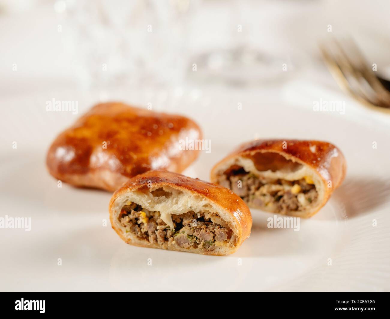 Mazzette di carne, Empanadas, Piroshki russo Foto Stock