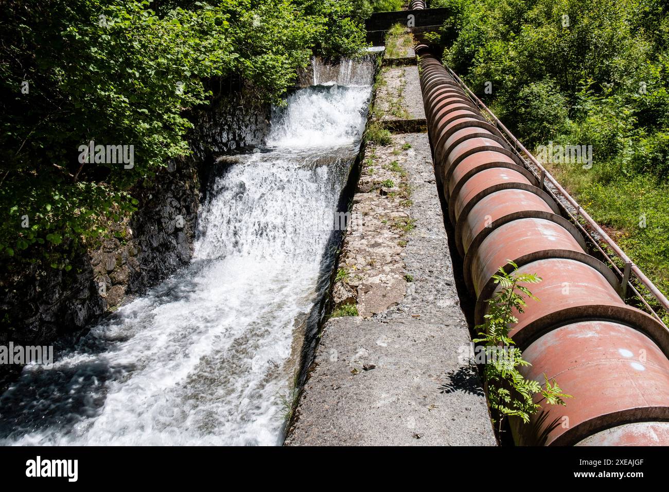 Conduttura della centrale idroelettrica IP Foto Stock