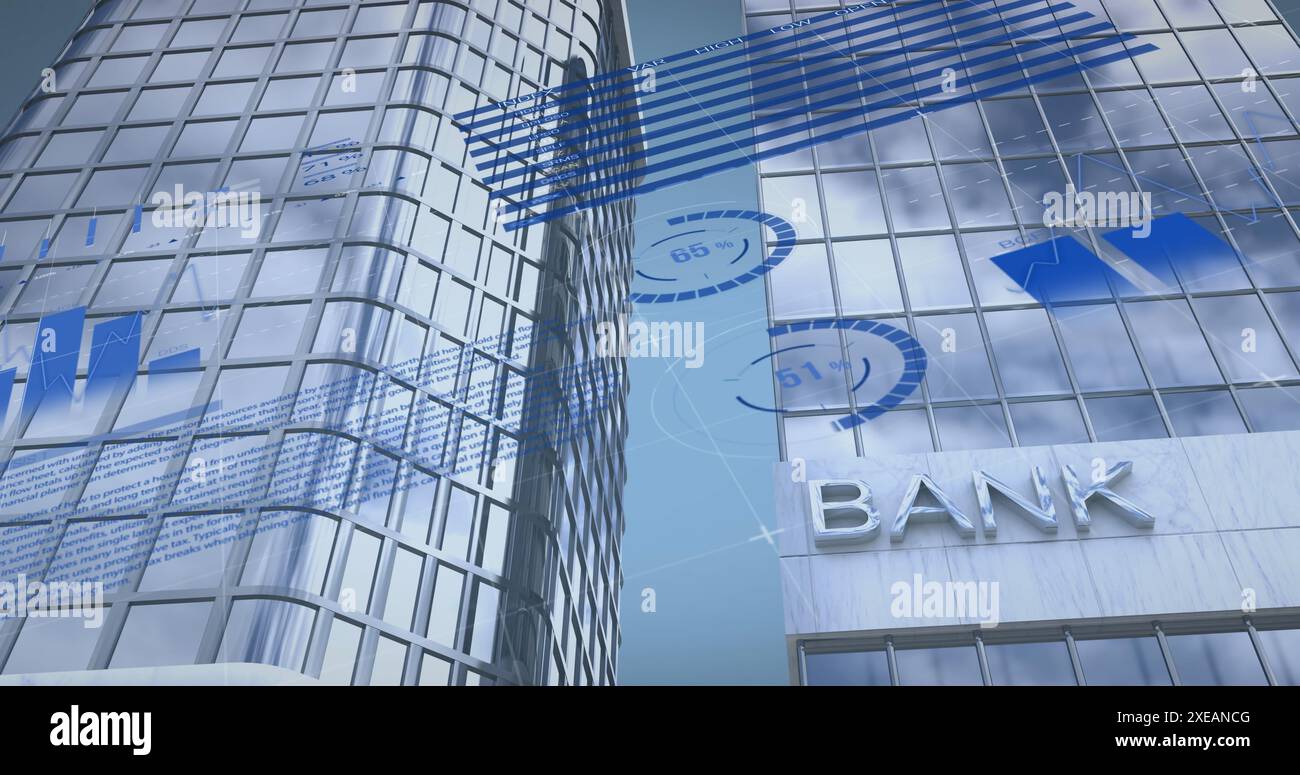 Immagine dell'interfaccia infografica su una vista ad angolo basso del testo della banca su un edificio moderno contro il cielo Foto Stock