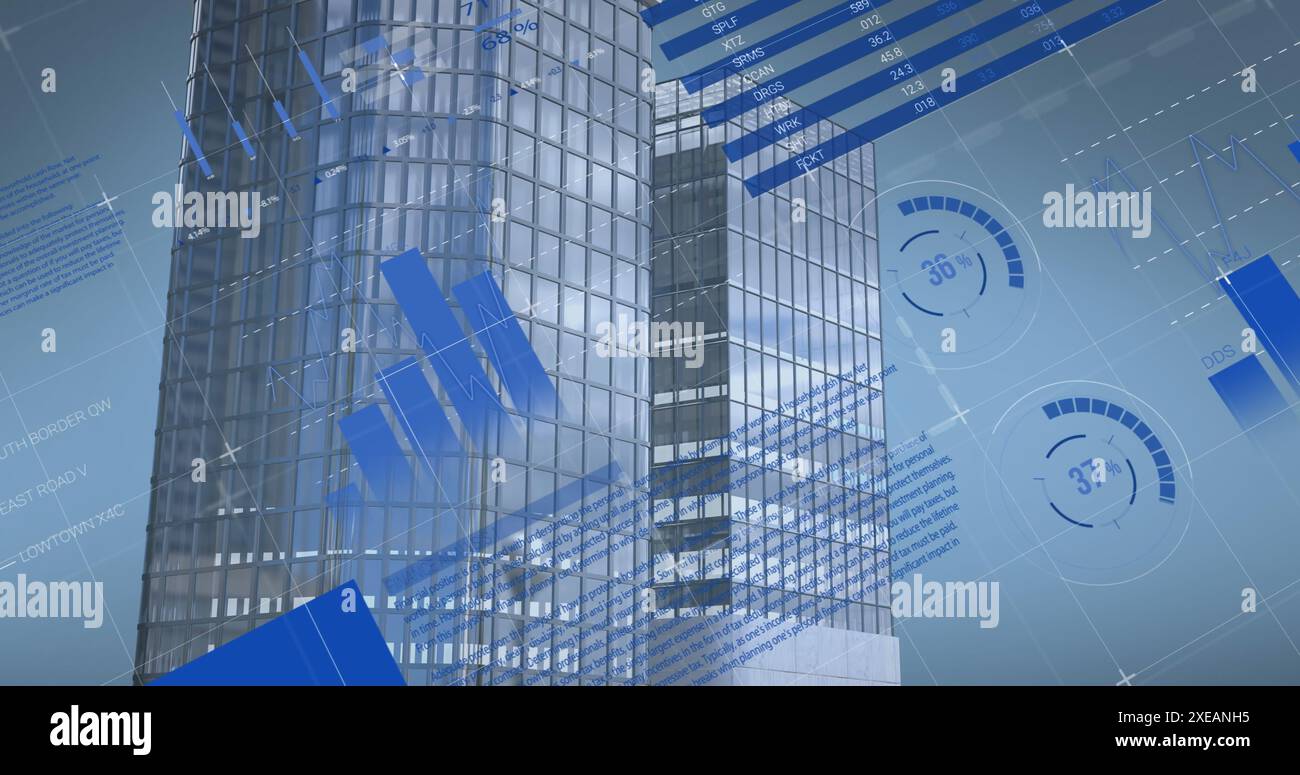 Immagine di un'interfaccia infografica di colore blu su edifici moderni contro il cielo Foto Stock