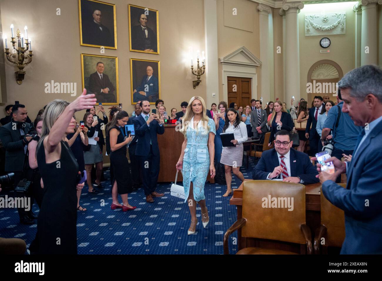 Paris Hilton, avvocato e CEO di Lived-Experience, 11:11 Media, arriva per un House Committee on Ways and Means Hearing “Strengening Child Welfare and Protecting Americas Children” nel Longworth House Office Building a Washington, DC, mercoledì 26 giugno 2024. Credito: Rod Lamkey/CNP/MediaPunch Foto Stock