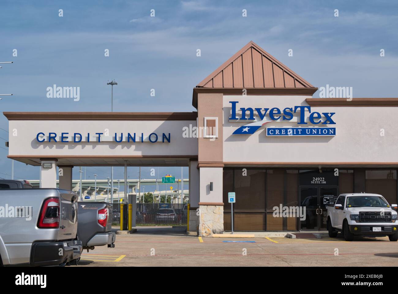 Houston, Texas USA 04-07-2024: Punto vendita Investex Credit union. Foto Stock