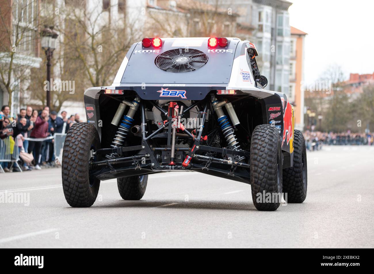 Burgos, Spagna - 16 - 2024 marzo : driver Cristina Gutierrez durante una mostra di strada dopo essere diventata campionessa del Rally Dakar 2024 Foto Stock