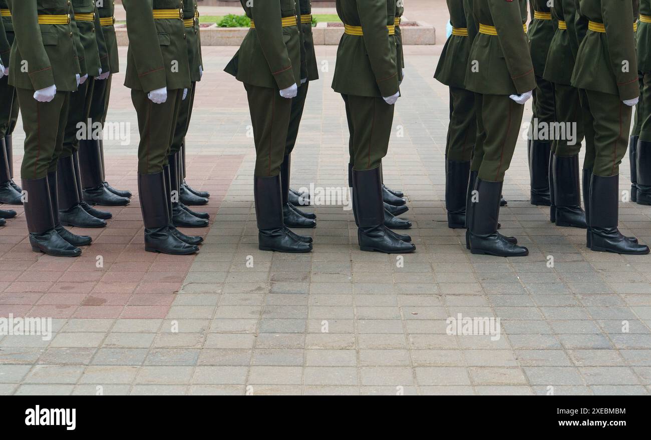 Mosca, Russia - 15 giugno 2024: Cadetti delle forze armate russe e dell'esercito sovietico. Foto di alta qualità Foto Stock