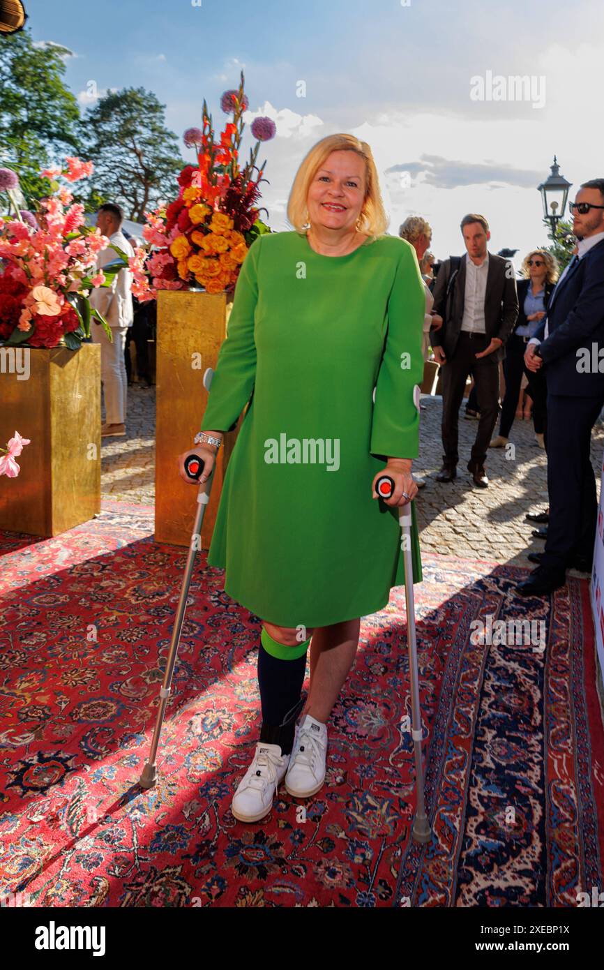 Evento - BILD Sommerfest 2024 Nancy Faeser beim BILD hilft e.V. Ein Herz für Kinder Sommerfest auf den Wannseeterrassen AM 25.06.1986 a Berlino. *** Evento BILD Summer Party 2024 Nancy Faeser al BILD hilft e V Ein Herz für Kinder Summer Party al Wannseeterrassen il 25 06 1986 a Berlino Copyright: XEventpressxKochanx Foto Stock