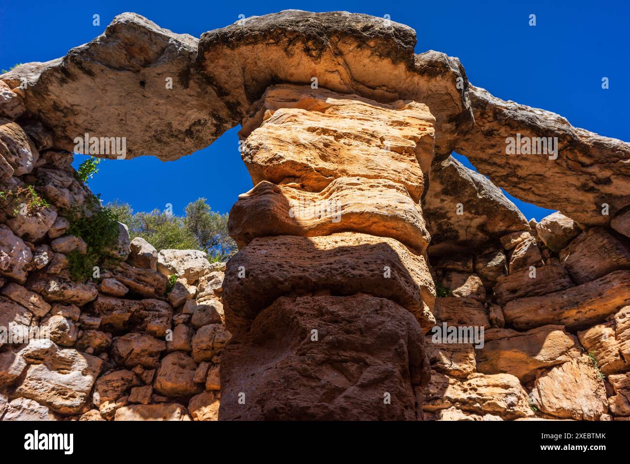 Talaiot dell'era talaiotica (età del ferro). Sito archeologico Hospitalet Vell Foto Stock