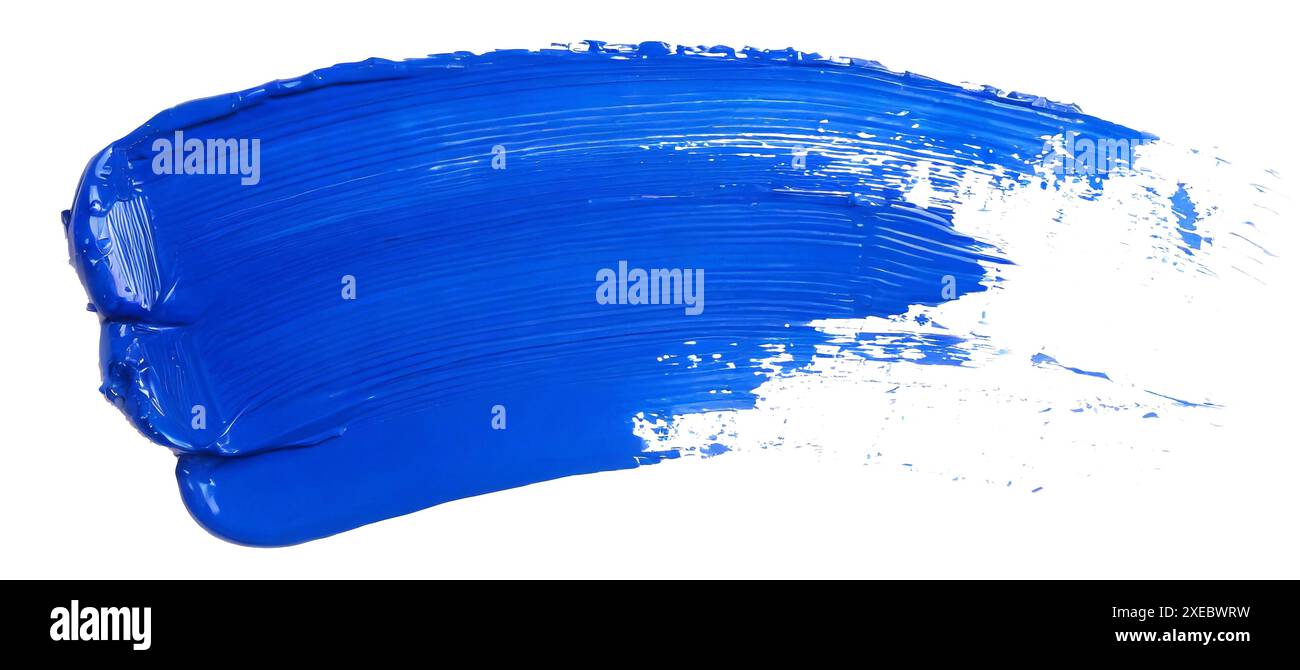 Pennello blu isolato su sfondo bianco. Sfondo artistico astratto. Foto Stock