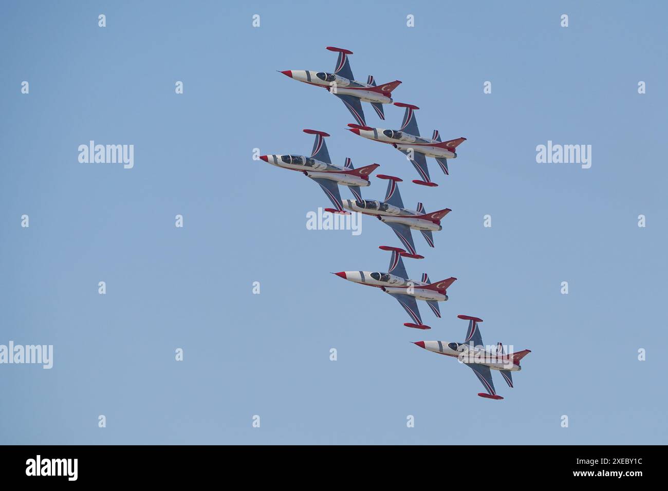 ESKISEHIR, TURKIYE - 16 SETTEMBRE 2023: Turkish Air Force Aerobatic Demonstration team Turkish Stars Canadair NF-5A Freedom Fighter esposto a Sivr Foto Stock