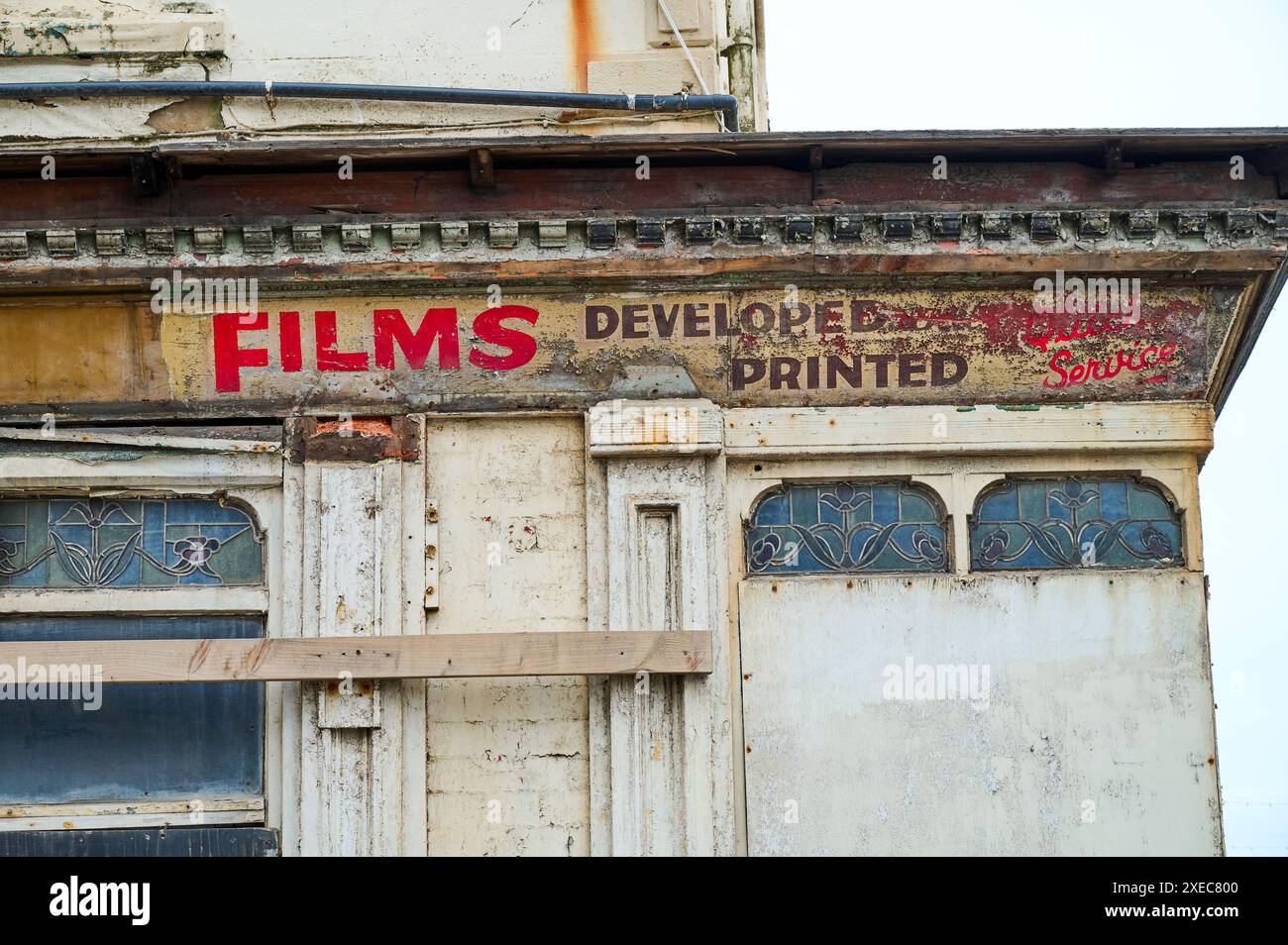 Film sviluppati e stampati sopra il vecchio negozio vuoto di Blackpool Foto Stock