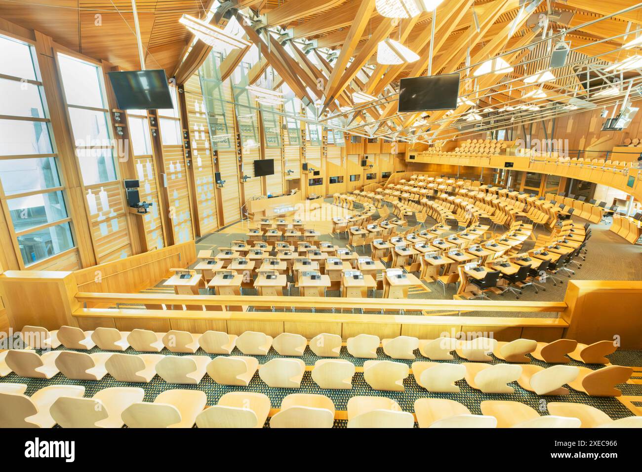 La camera è il luogo in cui tutti i deputati del Parlamento scozzese (MSP) possono riunirsi per discutere e prendere decisioni. Edimburgo, Scozia Foto Stock