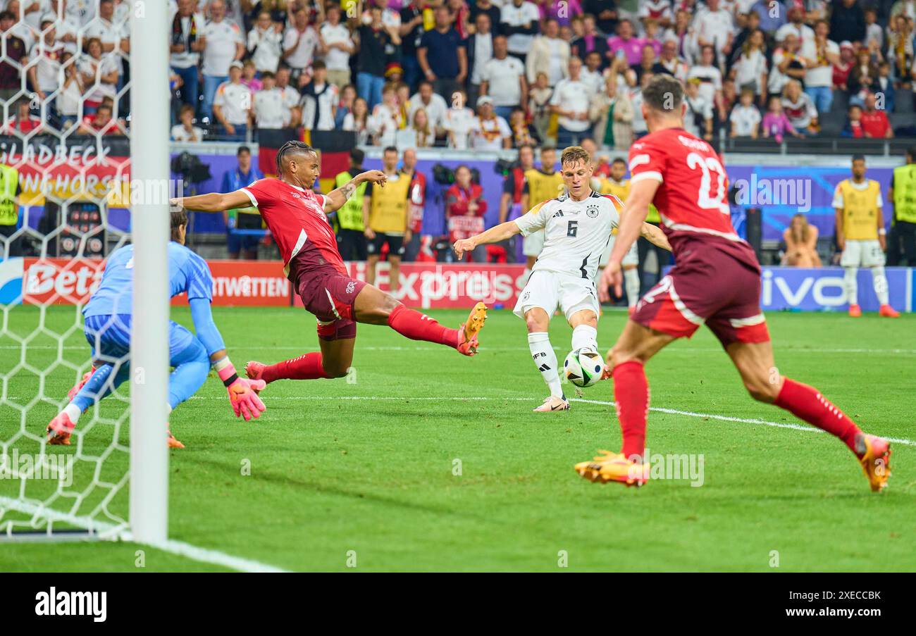 Francoforte, Germania. 23 giugno 2024. Joshua Kimmich, DFB 6 chance for Goal, Manuel Akanji, sui 5 Yann SOMMER, sui 1 block e difendere nel girone A tappa GERMANIA - SVIZZERA 1-1 dei Campionati europei UEFA 2024 il 23 giugno 2024 a Francoforte, Germania. Fotografo: ddp Images/STAR-Images credito: ddp media GmbH/Alamy Live News Foto Stock