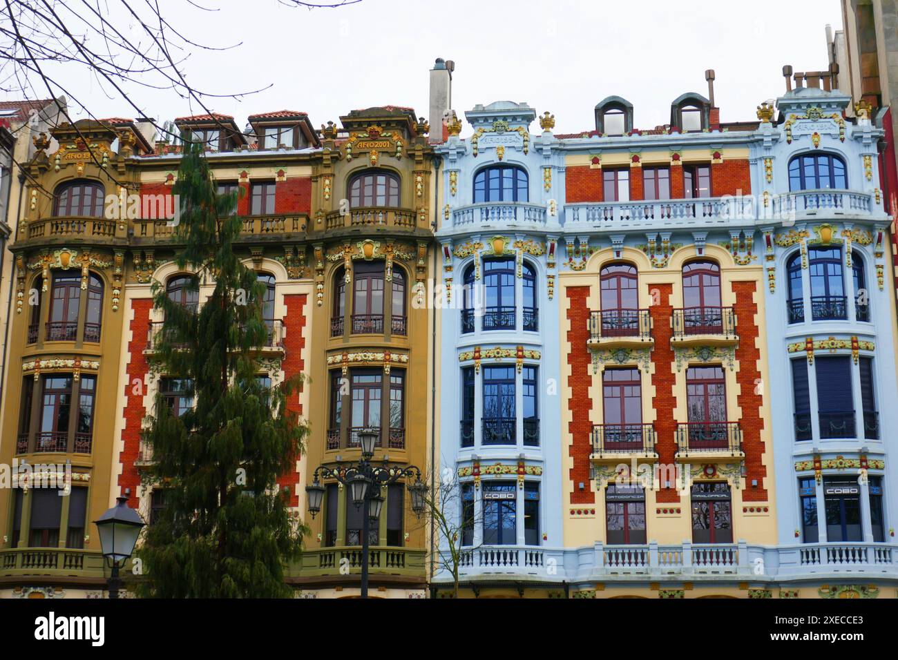 Facciate della città vecchia a Oviedo, Spagna Foto Stock