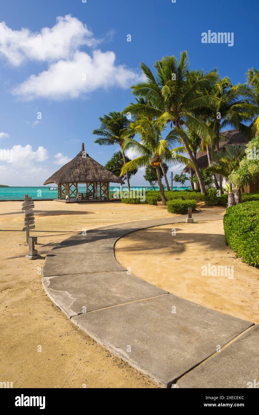 Sentiero sulla spiaggia al Preskil Island Resort sull'isola dell'Oceano Indiano di Mauritius, Africa Orientale. Estate (giugno) 2024. Foto Stock