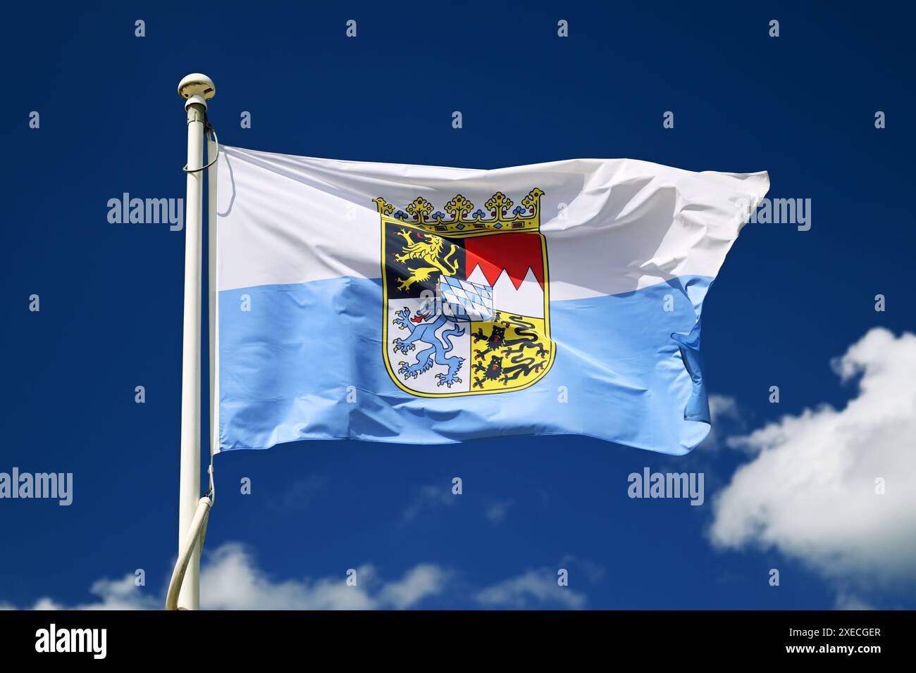 Bandiera sventolante dello stato federale tedesco della Baviera Foto Stock