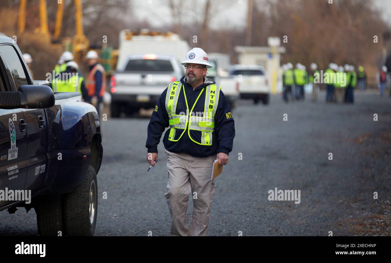 IIC Jim Southworth sulla scena del deragliamento del treno di Paulsboro, NJ e del rilascio del hazmat. Paulsboro, deragliamento della NJ Foto Stock