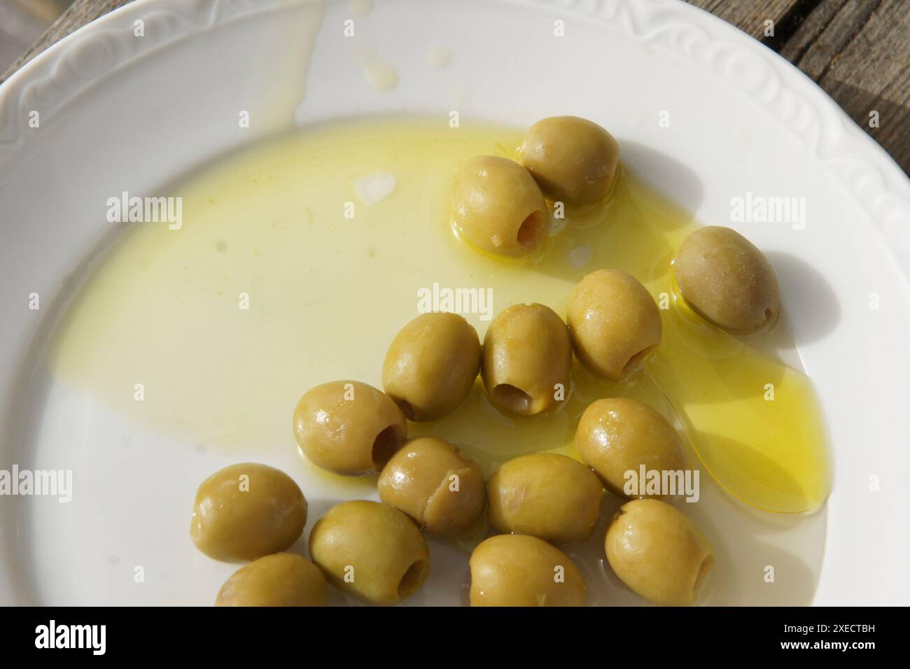 Olea europaea, olive con olio d'oliva Foto Stock