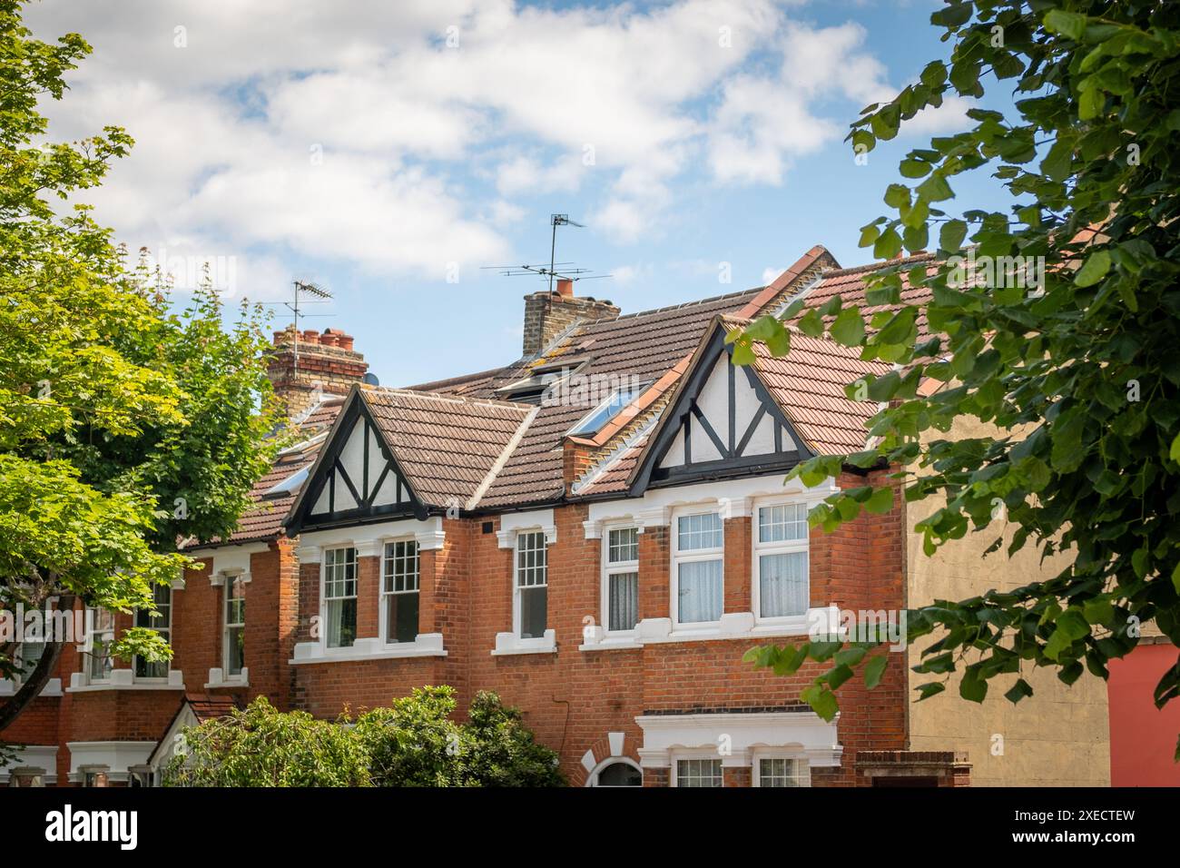 Ealing London - tipica fila di case a schiera a Ealing West London Foto Stock