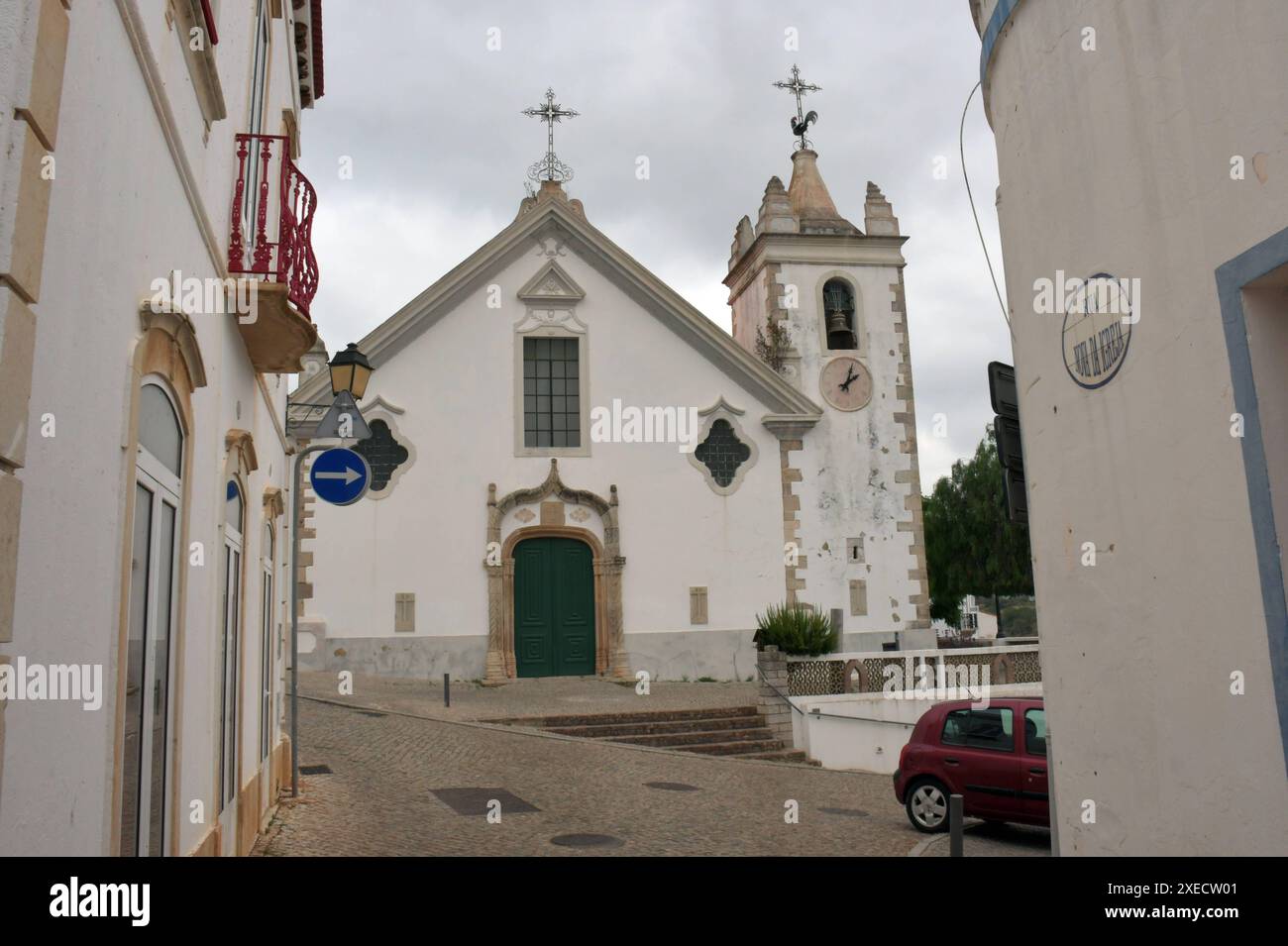 Portogallo, alte, 07.06.2024 alte ist eine Gemeinde Freguesia in der portugiesischen Algarve im Bezirk LoulÃ zwischen der Serra de Monchique und der Serra do Caldeirao. Foto: Blick auf die Igreja de Nossa Senhora da Assuncao Stadt alte *** Portugal, alte, 07 06 2024 alte è un comune di Freguesia nell'Algarve portoghese nel distretto di LoulÃ tra la Serra de Monchique e la Serra do Caldeirao foto della città di Igreja de Nossa Senhora da Assuncao alte Foto Stock