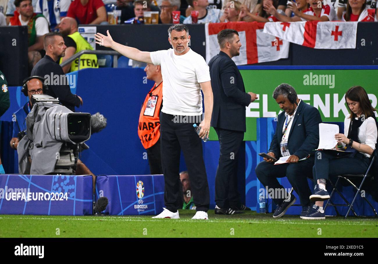 Fussball, Europameisterschaft, EURO 2024, gruppo F, Veltins Arena Gelsenkirchen: Georgien - Portogallo; Nationaltrainer Willi Sagnol (GEO). Aktion, Einzelbild. Foto Stock